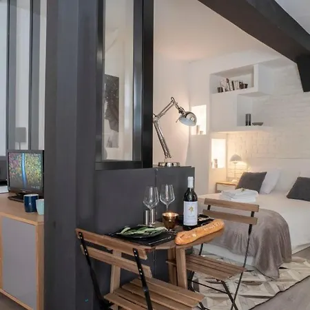Charming Flat W Terrace Near Le Marais - 1 Appartement Parijs